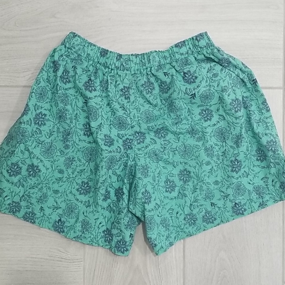 Patterned shorts - Picture 2 of 2